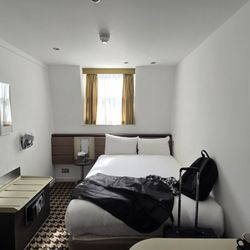 Corus Hotel Hyde Park - Narrow, small!
