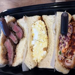 Lulu box sando. Lulu box sando.
