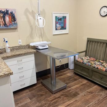 Wolf Creek Veterinary Hospital - One of the fully stocked exam rooms - Veterinarians Near Me - Grass Valley, California Wolf Creek Veterinary Hospital - One of the fully stocked exam rooms - Veterinarians Near Me - Grass Valley, California
