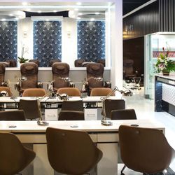 Levue Nail Lounge - Manicure area!