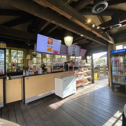 The Queen's Coffee - Inside