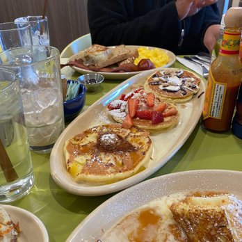 Snooze, an A.M. Eatery - Pancake flight - Breakfast & Brunch Near Me - Nashville, Tennessee