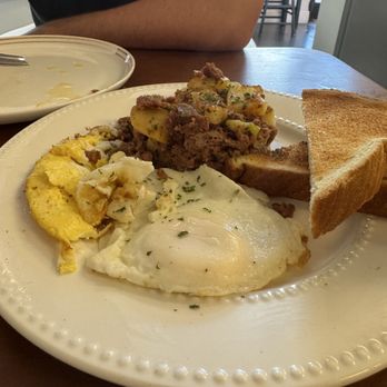 Blue Mountain Coffee House - Organic Corn Beef Hash, with Eggs sauted in butter & olive oil, toast - Coffee & Tea Near Me - West Palm Beach, Florida
