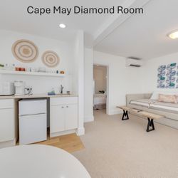 931 Beach Guest House - Sleeps 4 / Offers kitchenette as well