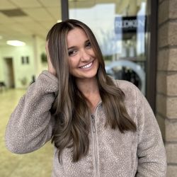 Lana Hair Stylist - Ash blonde