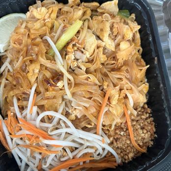 Seven Seas - Chicken Pad Thai - Thai Near Me - Corona, California