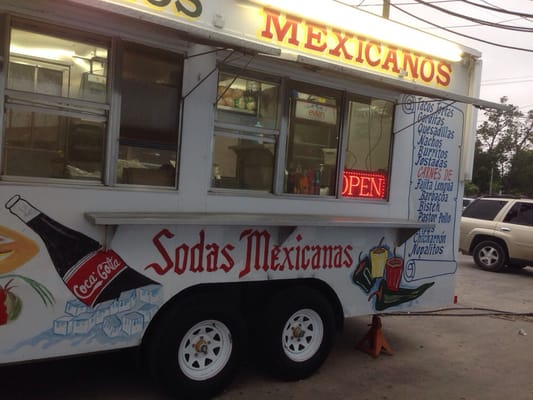 Taqueria Los Mexicanos (Food Truck) by null