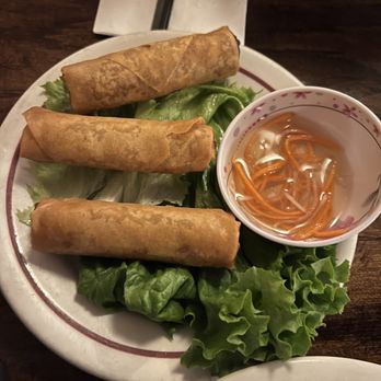 Le's Restaurant - 2. Crispy Spring Rolls - Vietnamese Near Me - Cambridge, Massachusetts