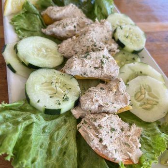 Surf Hut - Smoked Tuna Boats (Big Green Egg) - Seafood Near Me - Destin, Florida