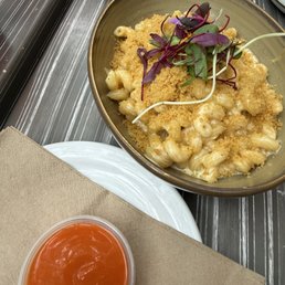 Macaroni and cheese - sauce on the side Macaroni and cheese - sauce on the side