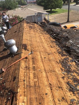 Casillas Roofing Logo