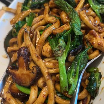 dan modern chinese - chicken dan mein - Chinese Near Me - Long Beach, California