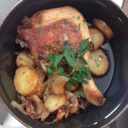 Le Brin de Zinc - Le confit de canard - pas mal mais sans plus: canard un peu trop cuit, pommes de terres ça va, pas de sauce..