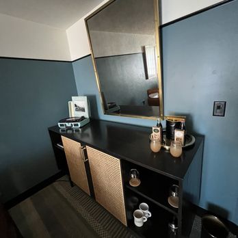 Emeline - Hotels Near Me - Charleston, South Carolina