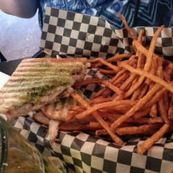 Midtown Grill - Chick pesto panini