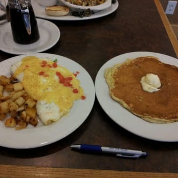 First Watch - Best healthy breakfast ever! Egg white omelette w/turkey, spinach, tomatoes, swiss & potatoes. Also a multigrain pancake - Breakfast & Brunch Near Me - Clayton, Missouri