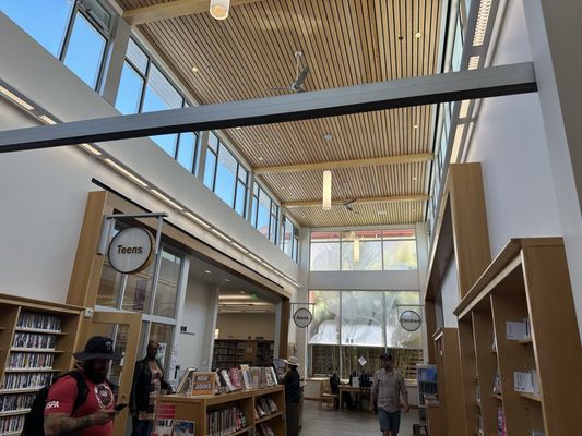Berkeley Public Library - Tarea Hall Pittman South Branch by null
