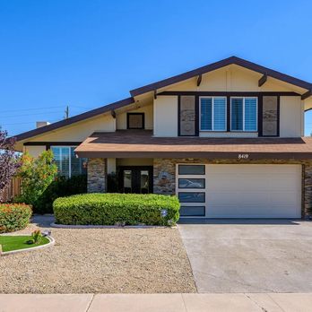 Gecko Service Pros - An older 80's home with some modern updates really adds to the curb appeal - Garage Door Services Near Me - Gilbert, Arizona Gecko Service Pros - An older 80's home with some modern updates really adds to the curb appeal - Garage Door Services Near Me - Gilbert, Arizona