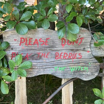 Spadena House - A sign from the witch - Landmarks & Historical Buildings Near Me - Beverly Hills, California