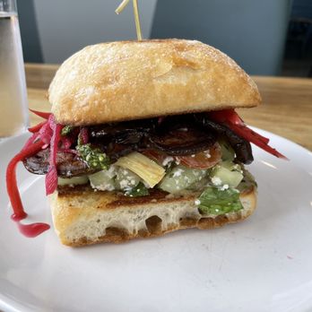 Dovetail Pizza - Vegetarian sandwich!!! Oh my! Oh my.  This is the most delicious vegetarian sandwich I stumbled across on the lunch menu - Pizza Near Me - Austin, Texas