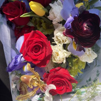 Clarksburg Premium Outlets - Fresh Designer Choice Bouquet $125. @ Www.FabFlorist4u.com - Outlet Stores Near Me - Clarksburg, Maryland Clarksburg Premium Outlets - Fresh Designer Choice Bouquet $125. @ Www.FabFlorist4u.com - Outlet Stores Near Me - Clarksburg, Maryland