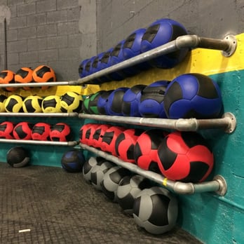 CrossFit Tamiami - 45 wall balls from 8lbs - 30lbs - Gyms Near Me - Miami, Florida CrossFit Tamiami - 45 wall balls from 8lbs - 30lbs - Gyms Near Me - Miami, Florida
