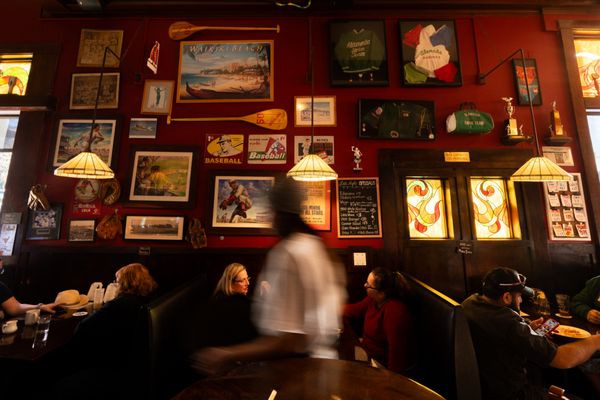 1400 Bar & Grill by null