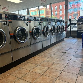 Colonial Laundromat - Laundromat Near Me - Auburn, New York