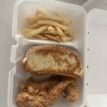 Raising Cane's Chicken Fingers - Fast Food Near Me - Dallas, Texas