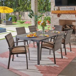 Fortunoff Backyard Store
