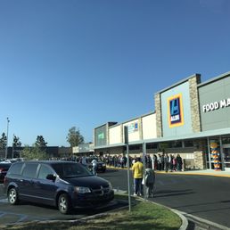 Opening Day line at Aldi.