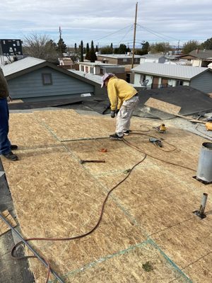 Home roof replacement. - We have over 20 yrs. of roofing experience in roofing replacements and repairs. We look forward to meeting you. And giving you a free roof estimate. Home roof replacement. - We have over 20 yrs. of roofing experience in roofing replacements and repairs. We look forward to meeting you. And giving you a free roof estimate.
