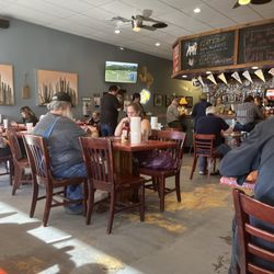 Tommy's Hamburgers - Dining room