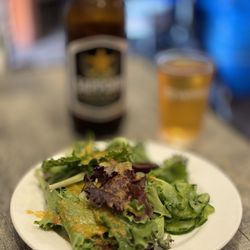 Sushi Beluga - Green Salad (comes with assorted sashimi entree)