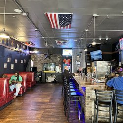 Chelseys Wings Burgers & Spirits