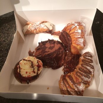 Carlo's Bakery - Bakeries Near Me - Hoboken, New Jersey