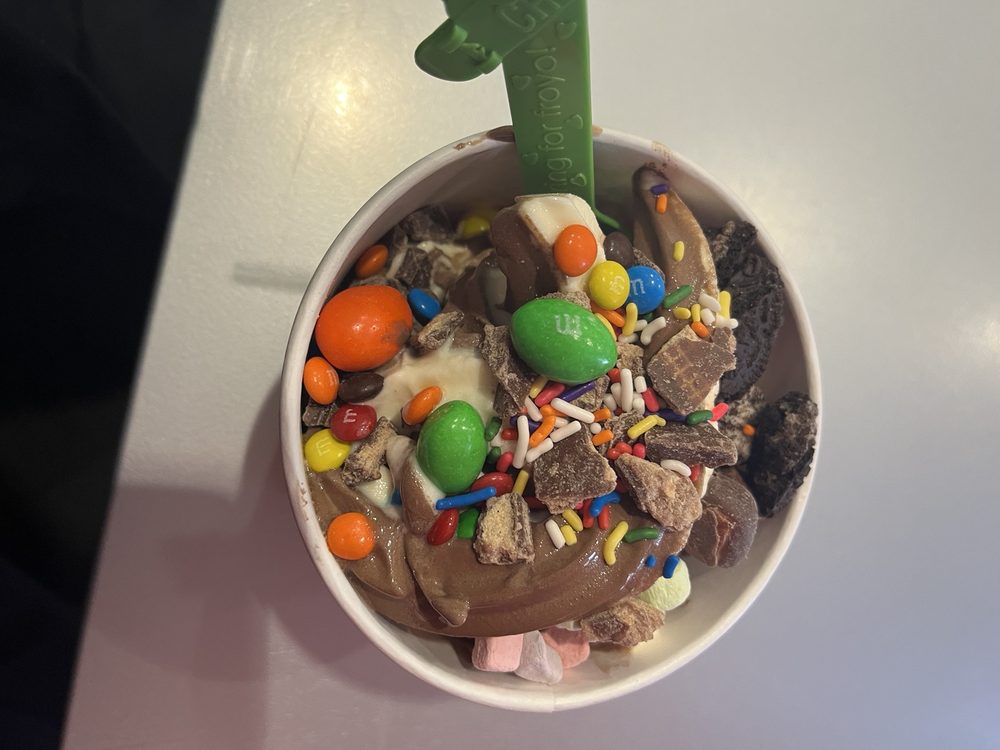 MENCHIE’S FROZEN YOGURT Updated October 2024 55 Photos & 64 Reviews