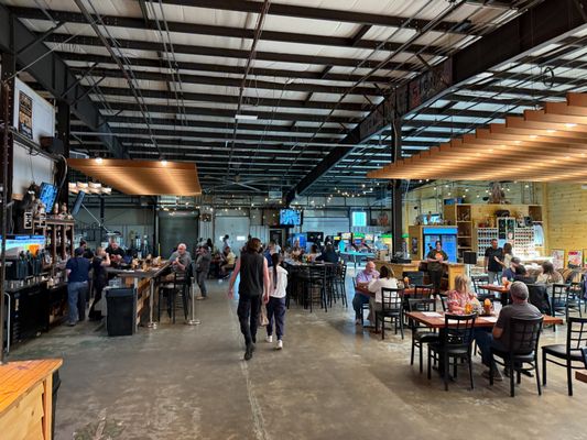 Elliott's BBQ Lounge by null