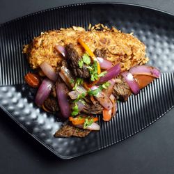 Micas Restobar - Tacu Taco con Lomo Saltado