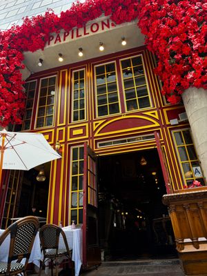 Papillon Bistro & Bar by null