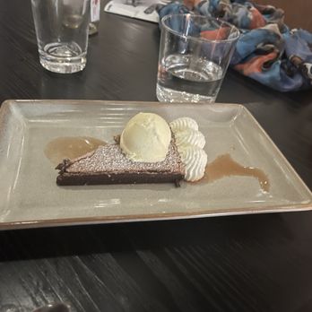 Café Momentum - Pittsburgh - Chocolate tort - Community Service/Non-Profit Near Me - Pittsburgh, Pennsylvania