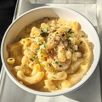 Vitruvian Park Tavern - Macaroni and cheese. - Whiskey Bars Near Me - Addison, Texas