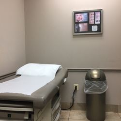 Primary & Urgent Care - Patient room