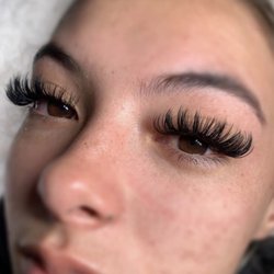 Loosh Lash Studio - Volume Full Set