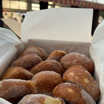 Leonard's Bakery - Bakeries Near Me - Honolulu, Hawaii
