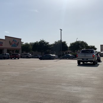 Bahama Buck's - Long line with closed doors. - Shaved Ice Near Me - Houston, Texas Bahama Buck's - Long line with closed doors. - Shaved Ice Near Me - Houston, Texas