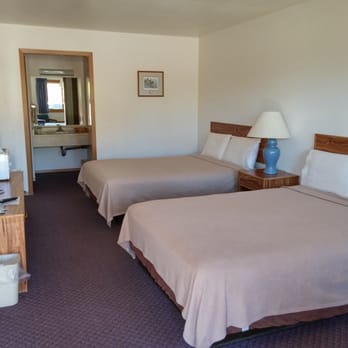 Hagerman Valley Inn - Double queen room. - Hotels Near Me - Hagerman, Idaho