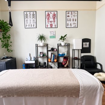 Wai Bodywork - Bright, clean private massage studio with natural light, calming greenery, and a comfortable treatment space. - Massage Therapy Near Me - San Francisco, California Wai Bodywork - Bright, clean private massage studio with natural light, calming greenery, and a comfortable treatment space. - Massage Therapy Near Me - San Francisco, California