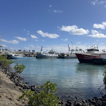 Nico's Fish Market - Exterior - Seafood Markets Near Me - Honolulu, Hawaii