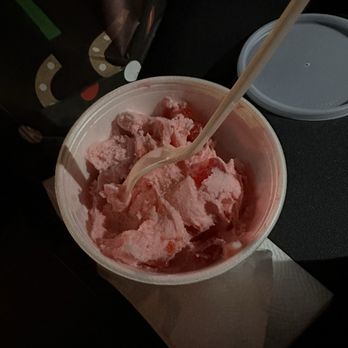 Ken's Ice Cream Parlor - Cherry vanilla - Ice Cream & Frozen Yogurt Near Me - Carson, California